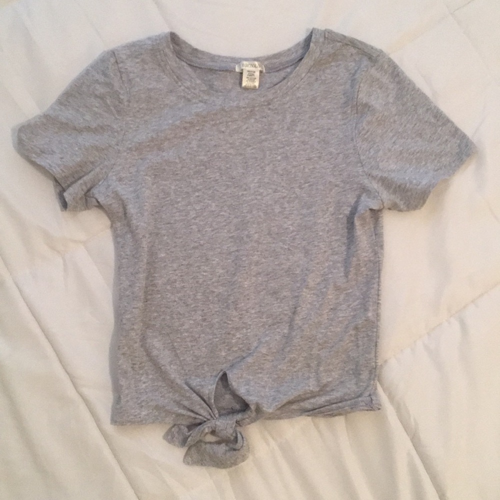 ✨ Front tied tee